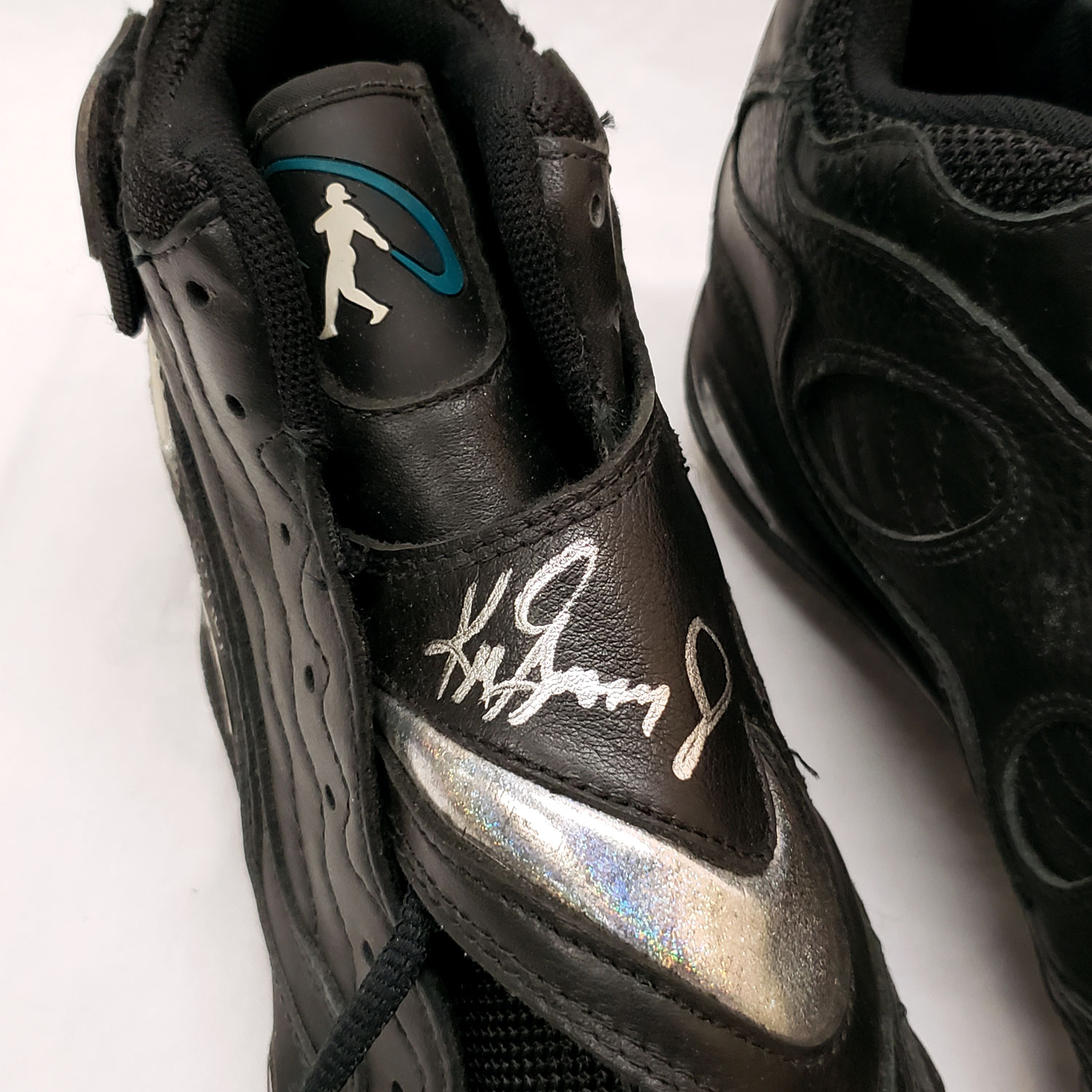 Ken Griffey Jr. Autographed Nike Zoom Air Cleats. This pristine, Lot  #43129